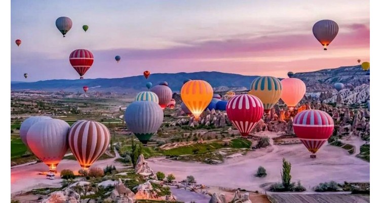 Cappadocia-Turkey-balloons