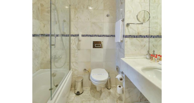 Ramada Hotel-bathroom