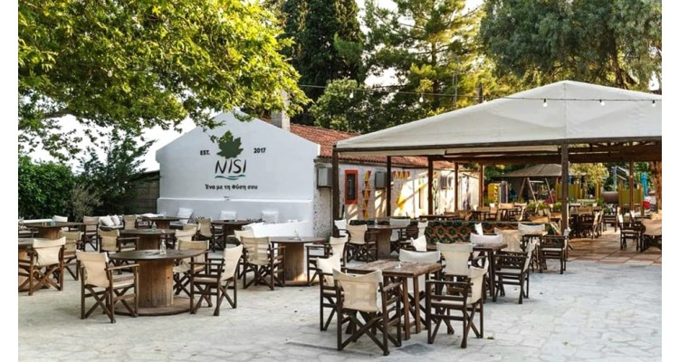 Nisi-Glamping-cafe bar