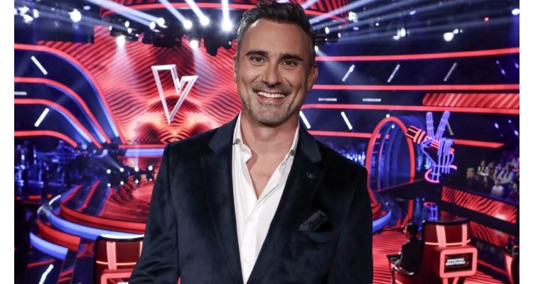 the voice of Greece--presenter-Kapoutzidis