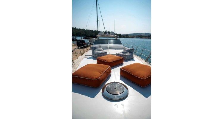 prive cruises-eloi boat