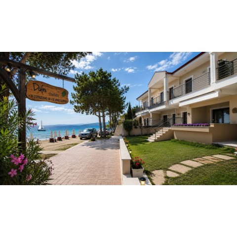 Dafni-Studios-beach-Nikiti-Halkidiki
